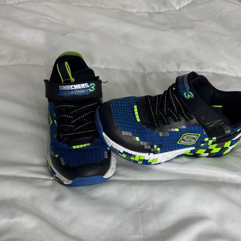 Skechers Blue and Green Sneakers with Mesh Upper and Cushioned Midsole